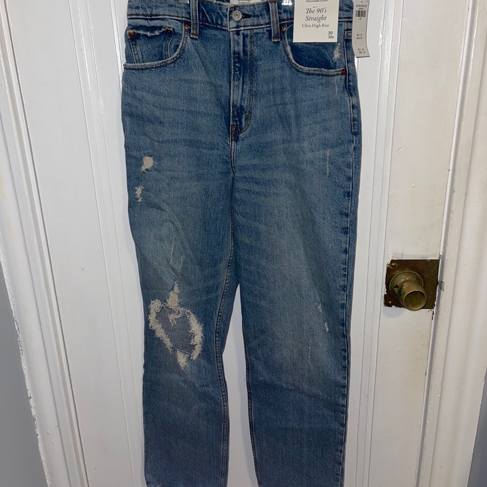 A&F ultra high rise rose the 90’s straight Jean.
